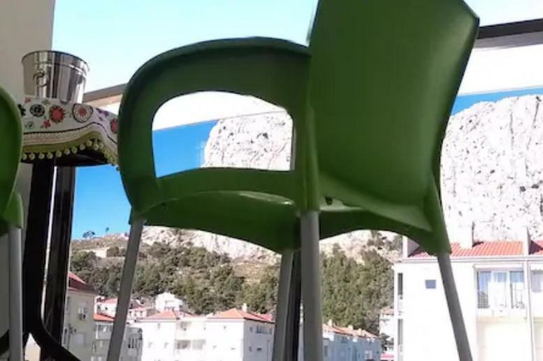 Granny Mira Apartment Omiš Екстериор снимка